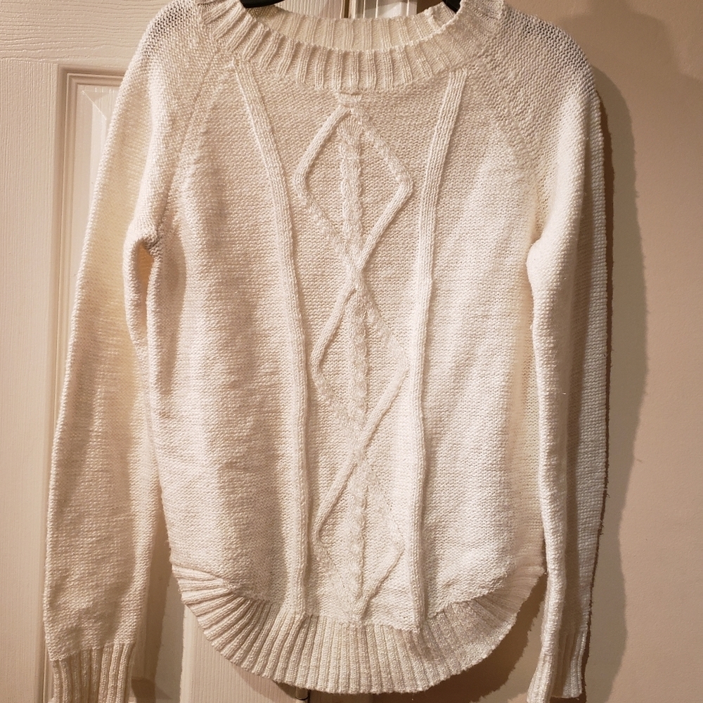 SO White Cable Knit Crewneck Shirttail Hem Sweater
